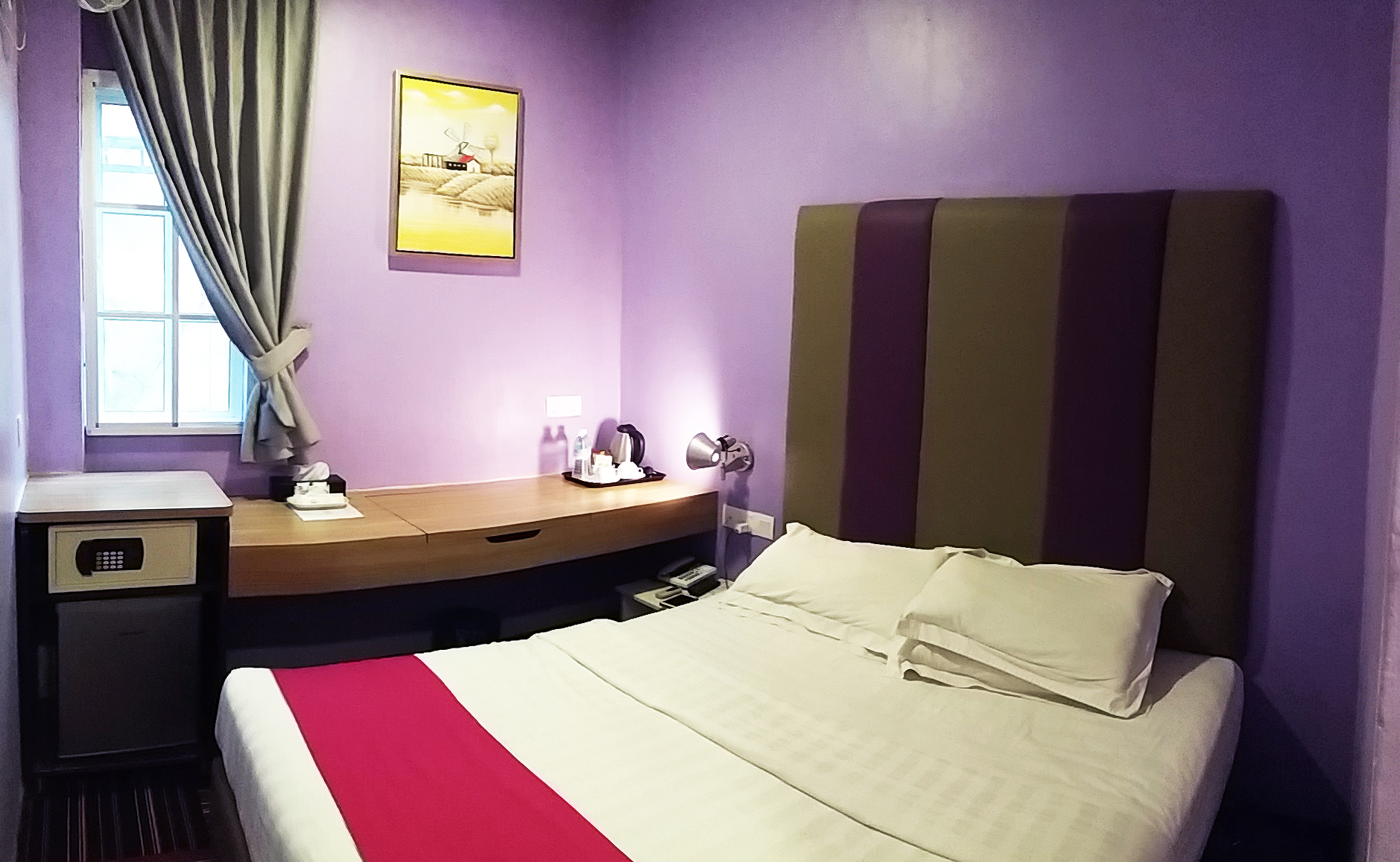 Smurf Inn – Deluxe Room